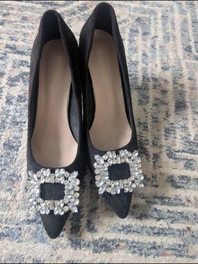Black Pointed Toe Crystal Buckle Pumps
